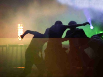 Amigos bailando